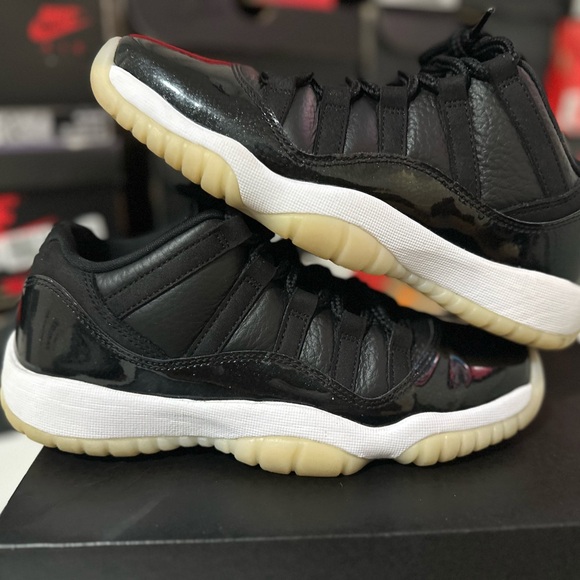 Jordan 11 Retro Low 72-10 (GS) - Picture 5 of 9